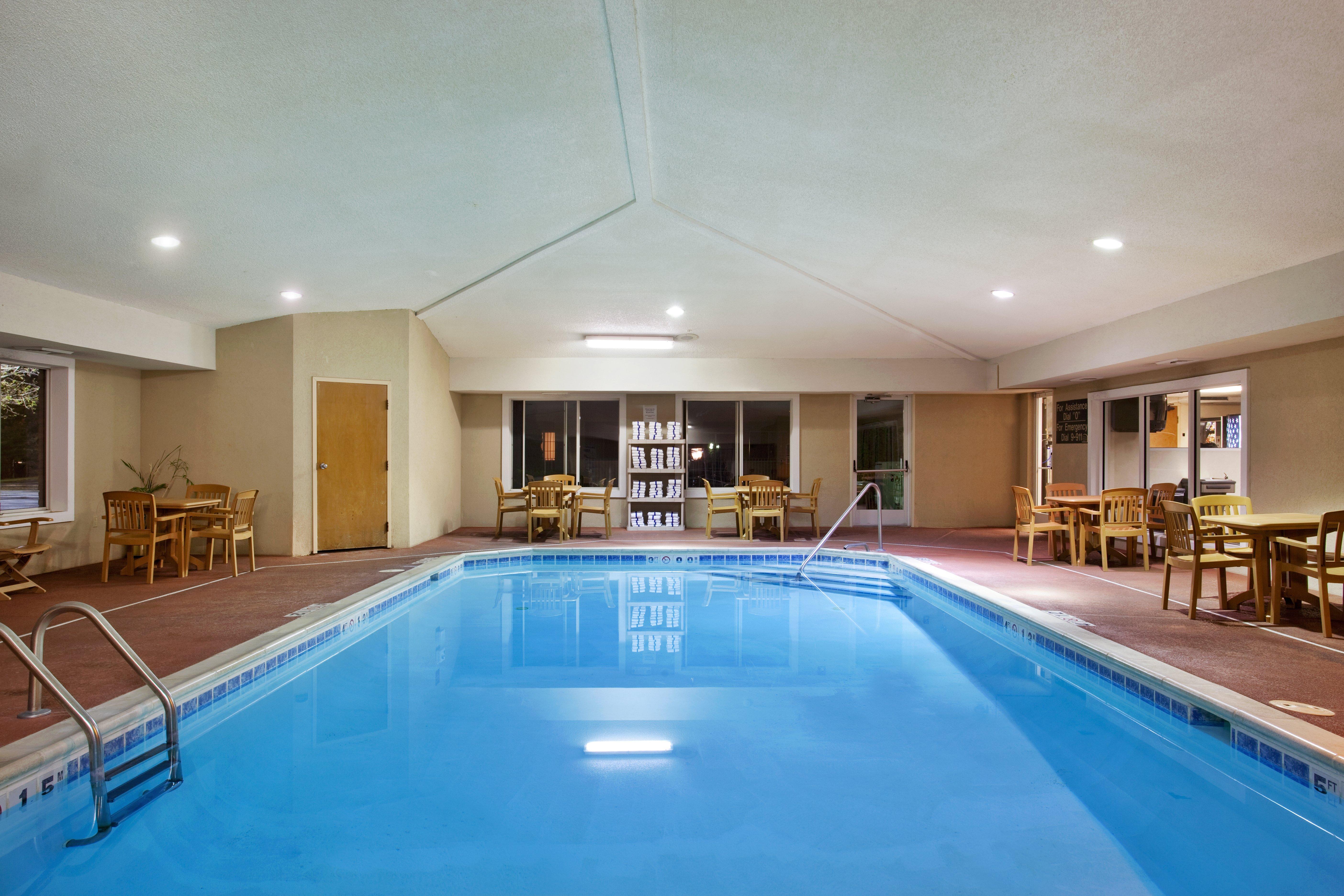 Holiday Inn Express Hotel & Suites-Saint Joseph By Ihg Exterior foto
